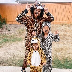 Women’s tiger jumpsuit costume